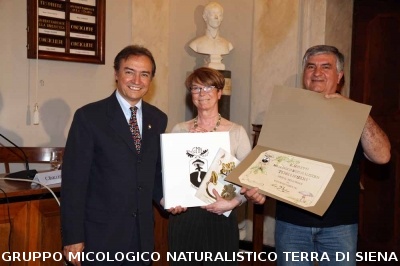 Consegna attestato a Carla Barluzzi  