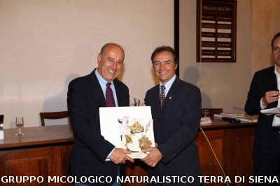 Consegna attestato a Pierluigi Brogi  