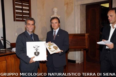 Consegna attestato a Claudio Galletti 